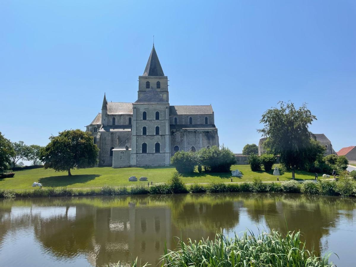 Le Courtil Villa Cerisy-la-Foret ภายนอก รูปภาพ